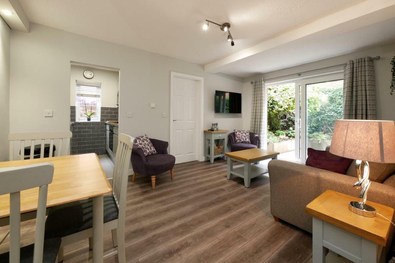 Crewe Short Lets 4 Victoria Court, Crewe Apartment ภายนอก รูปภาพ